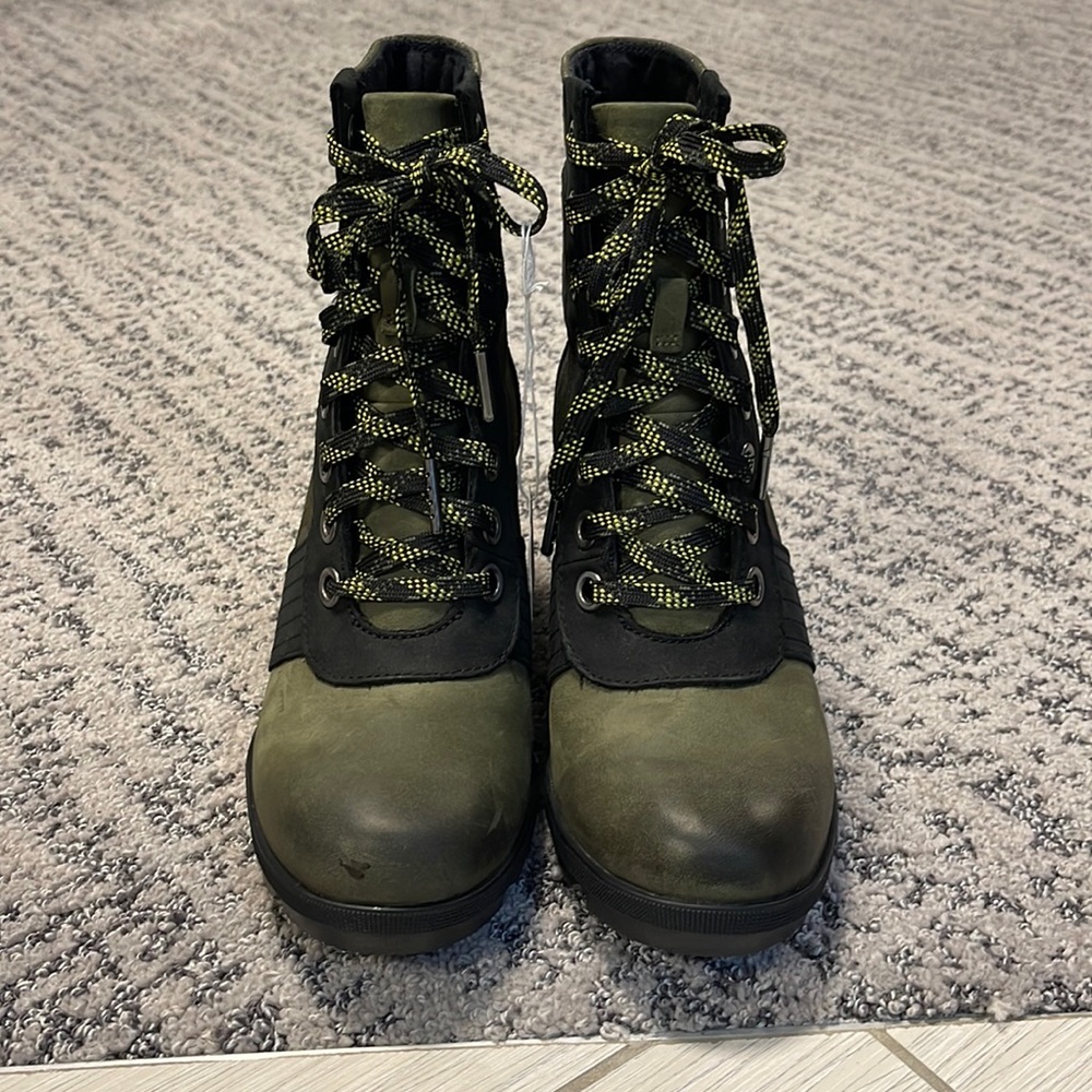 Sorel 7.5 Brand New No box Camo